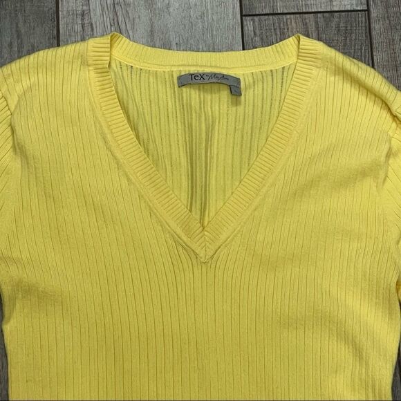 Tex by Max Azria Yellow Ribbed Long Sleeve V-neck Sweater Size Large - Picture 2 of 8